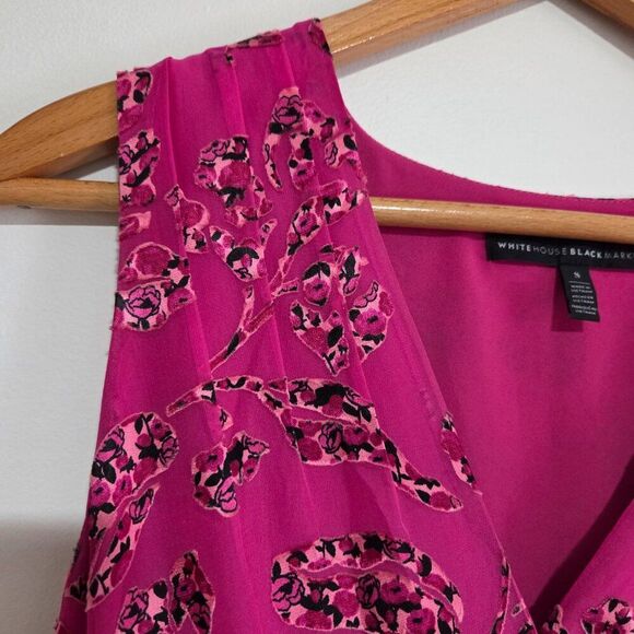 EUC WHITE HOUSE BLACK MARKET PINK FLORAL SURPLICE PLEATED SLEEVELESS TOP S - Picture 10 of 16